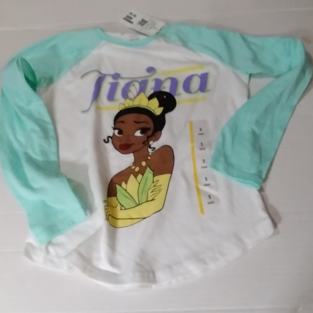 Disney Princess Tiana size 6/6x long sleeve sleepwear long sleeve shirt.